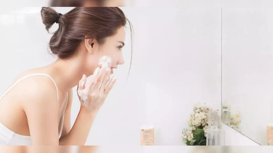 Why Foaming Cleansers Are the Life of the Skincare Celebration!